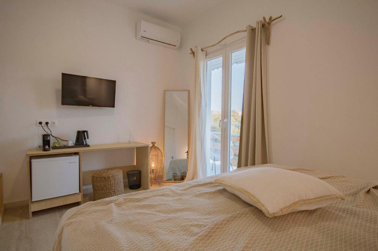 מוראיטיקה Olive Grove Suites Boutique Hotel מראה חיצוני תמונה